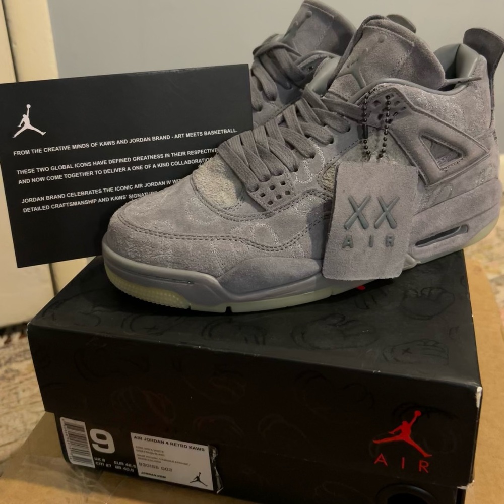 Air Jordan 4 Retro Kaws